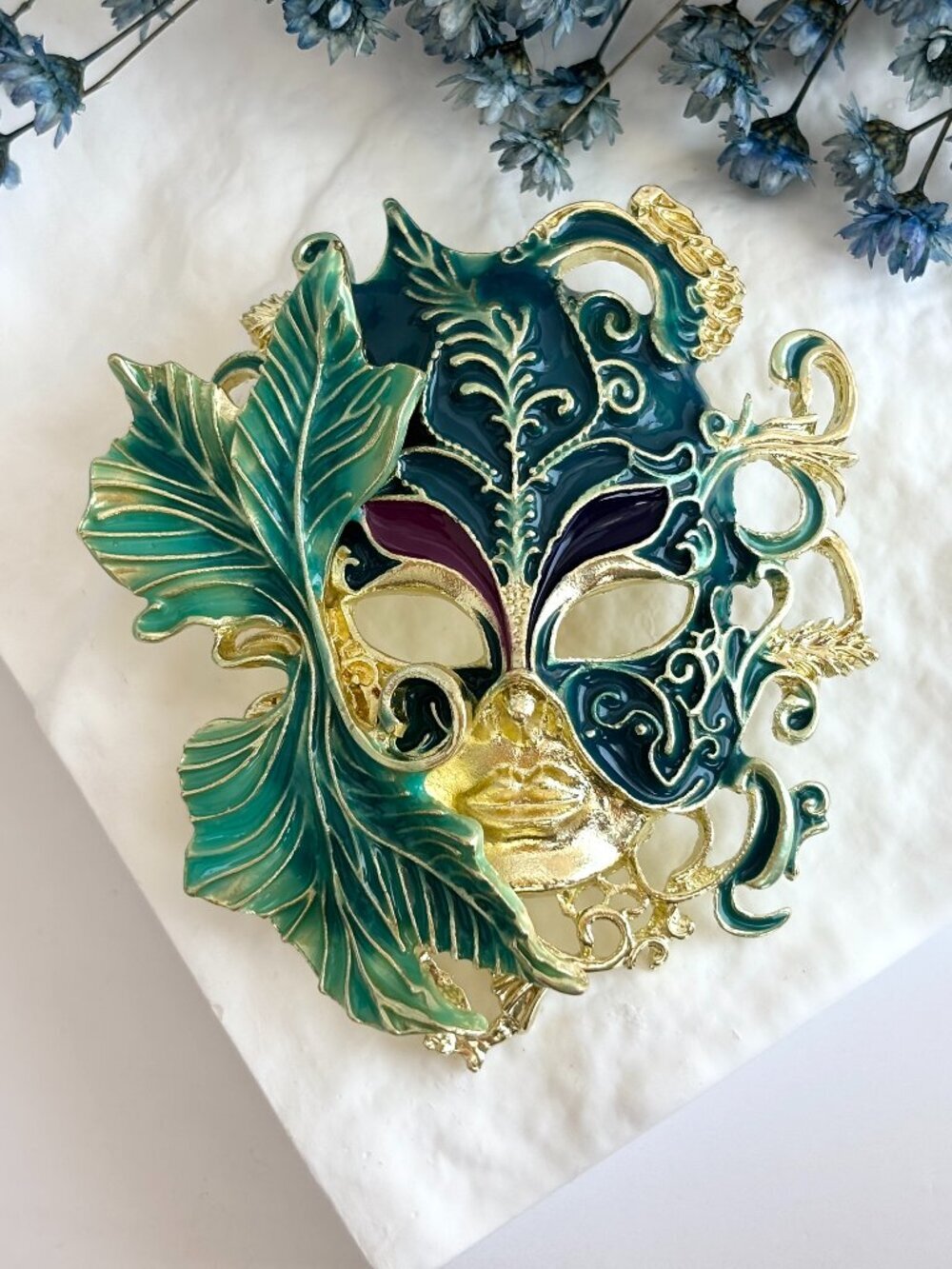 Mardi Gras Masquerade Green & Gold Enamel Mask Venetian Brooch Pin